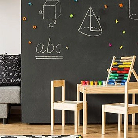 leicht haftbar - Spezielle Tafeltapete mit magnetischen Eigenschaften.