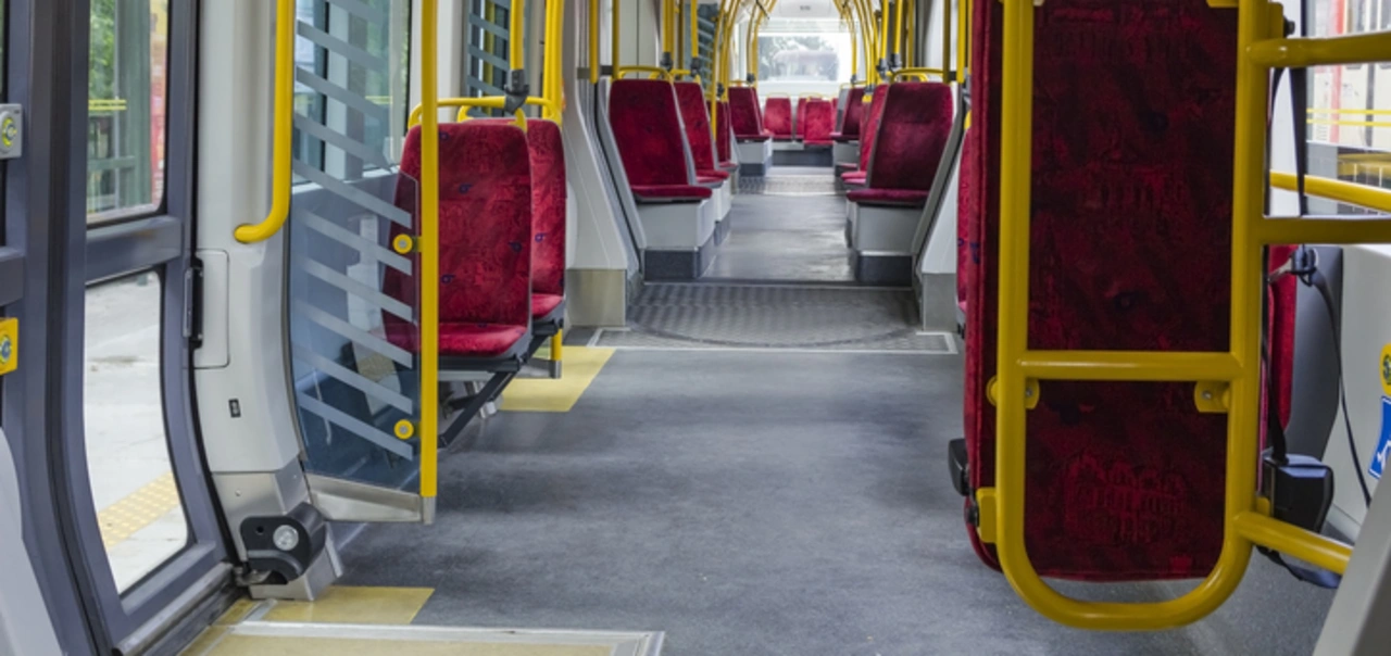 moderne Straßenbahn mit Linoleum Kautschuk Bodenbelag - moderne Straßenbahn mit Linoleum Kautschuk Bodenbelag