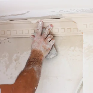 Zierprofile Funktionalität & Design - Professionelle Putzarbeiten, anbringen von Zierleisten, Profilleisten an der Wand