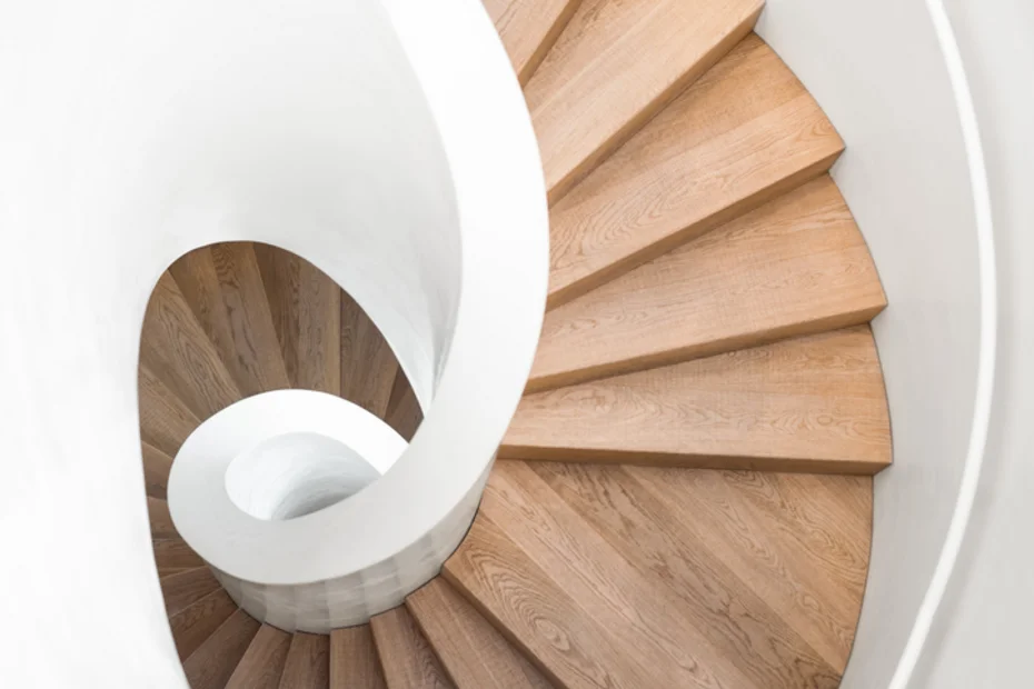Wendeltreppe Holzoberfläche Treppenrenovierung - Wendeltreppe Holzoberfläche Treppenrenovierung