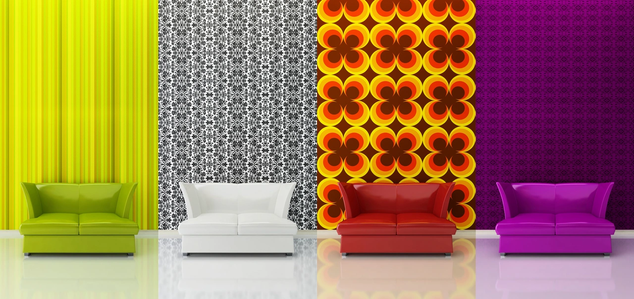 Textil- & Vliestapeten - vier unterschiedliche Tapeten im Retro Stil mit Sofa