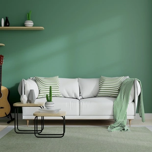 Wohnzimmer - Schlichtes Wohnzimmer mit Raufaser in grün tapeziert.