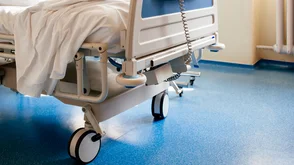 Leere Krankenhaus Bett auf hospital ward - Stock-Fotografie - Leere Krankenhaus Bett auf hospital ward - Stock-Fotografie