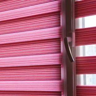 Sichtschutz & Verdunklung - Doppelrollo am Fenster, Sonnenschutz mit und ohne Durchsicht.
