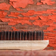 Einfaches Entfernen - Farbe mit Hilfe von Lösungsmitteln von Holz entfernen.
