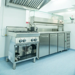 Professionelle Küche mit Linoleum Kautschuk Bodenbelag - Professionelle Küche mit Linoleum Kautschuk Bodenbelag