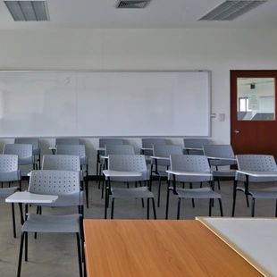 Wir richten auch Klassenräume ein. Fragen Sie uns! - Wir richten auch Klassenräume ein. Fragen Sie uns!