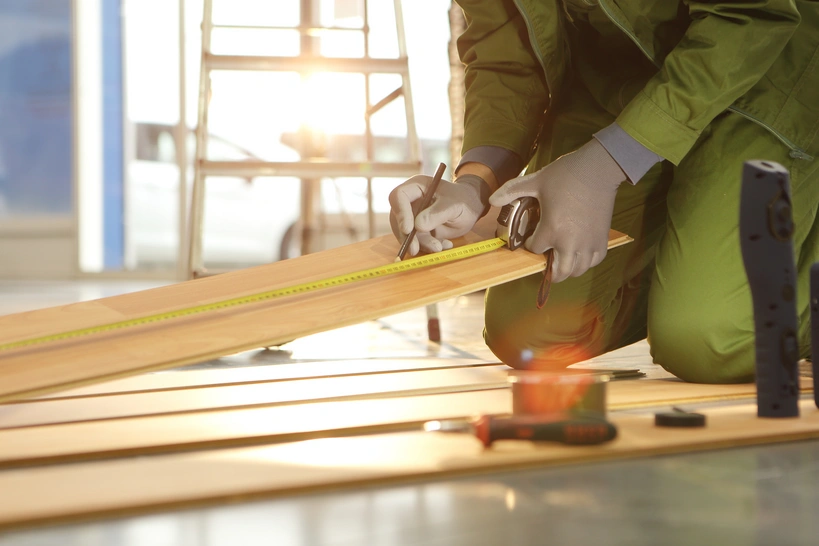 Handwerksleistungen - professionelle Verlegung von Bodenbelag
