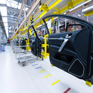 Elastischer Bodenbelag in einer Auto Fabrik - Elastischer Bodenbelag in einer Auto Fabrik