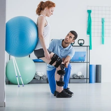 Physiotherapie Training auf rutschfestem elastischen Bodenbelag - Physiotherapie Training auf rutschfestem elastischen Bodenbelag
